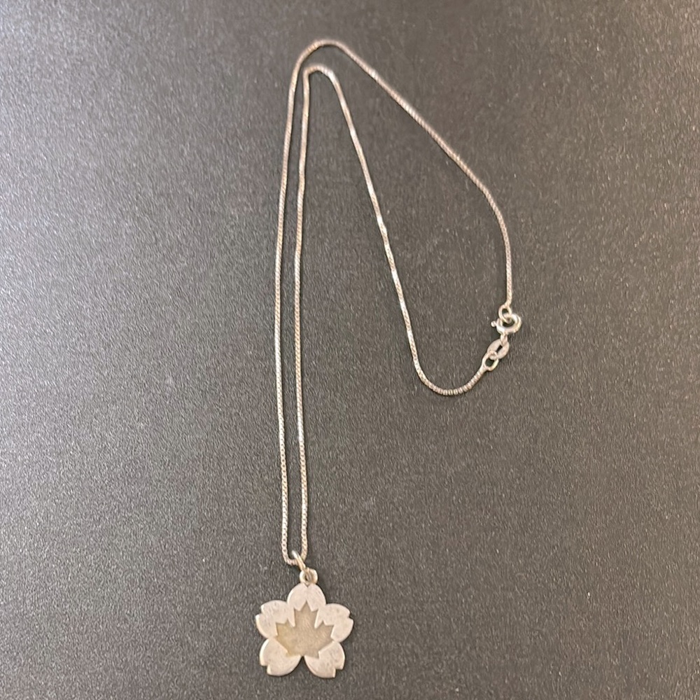 Vintage Sterling 925 maple leaf pendant with sterling silver chain